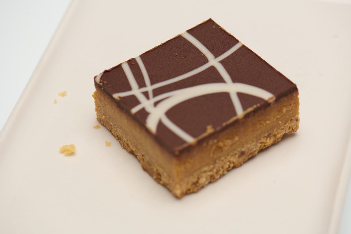 Caramel Slice (LG) (8 Portions)