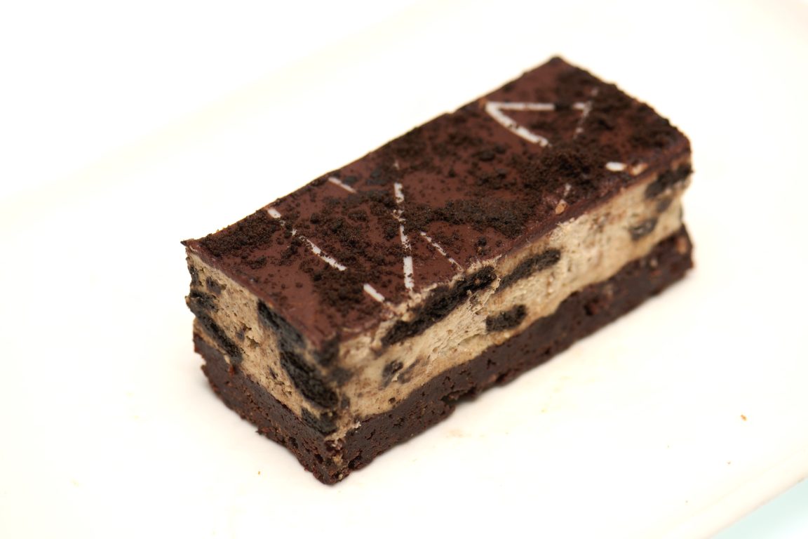 Cookies & Cream Slice 10 portions